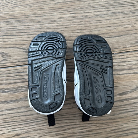 NWOT Toddler Jordan Sneakers - Picture 3 of 8